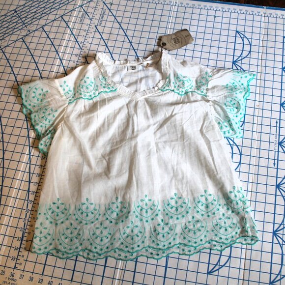 True Craft Eyelet Blouse, Small, NWT - Picture 1 of 10